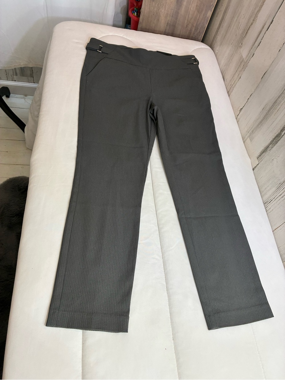 NWT Maurices Women's Straight Leg Crop Pants in Charcoal Gray Sz M